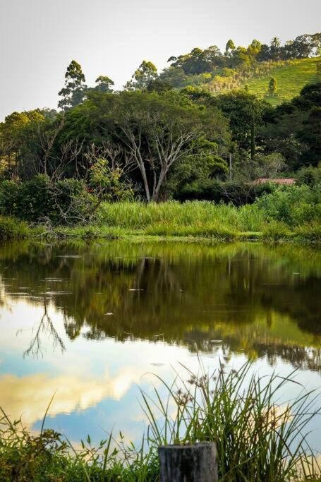 Recanto Dos Beija Flores, Chale Lantana C Monte Alegre do Sul Zewnętrze zdjęcie